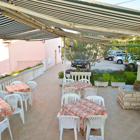 Apartments Lonic Kukljica Ngoại thất bức ảnh