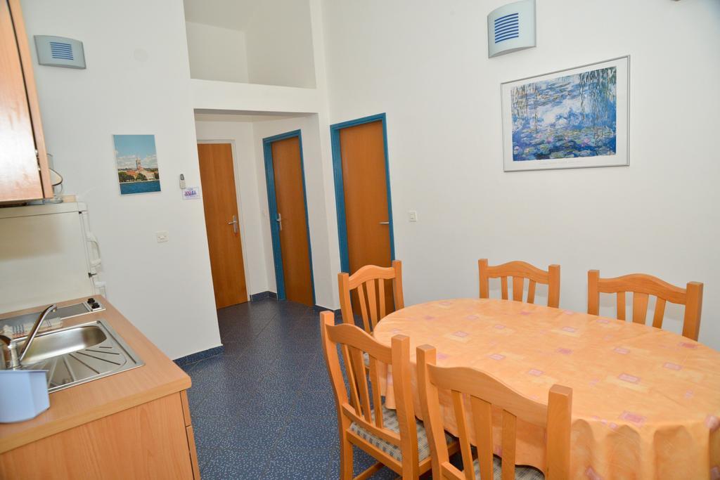 Apartments Lonic Kukljica Ngoại thất bức ảnh