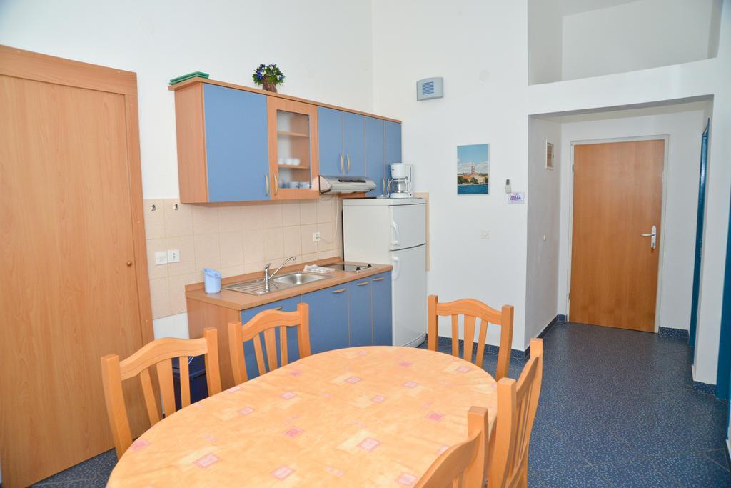 Apartments Lonic Kukljica Ngoại thất bức ảnh