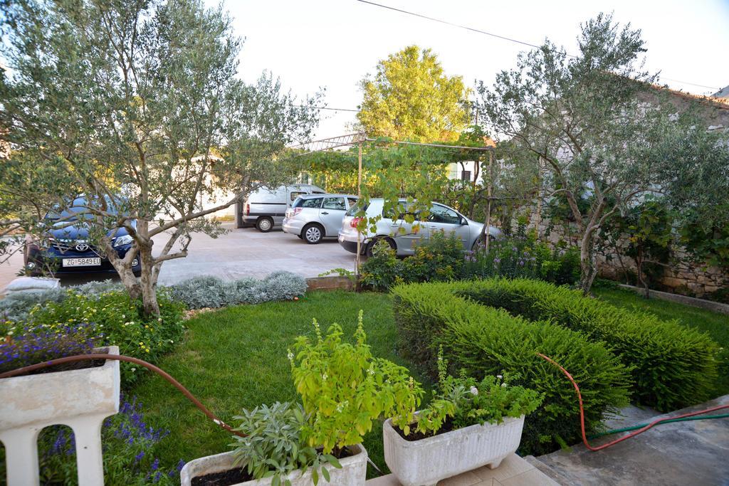 Apartments Lonic Kukljica Ngoại thất bức ảnh