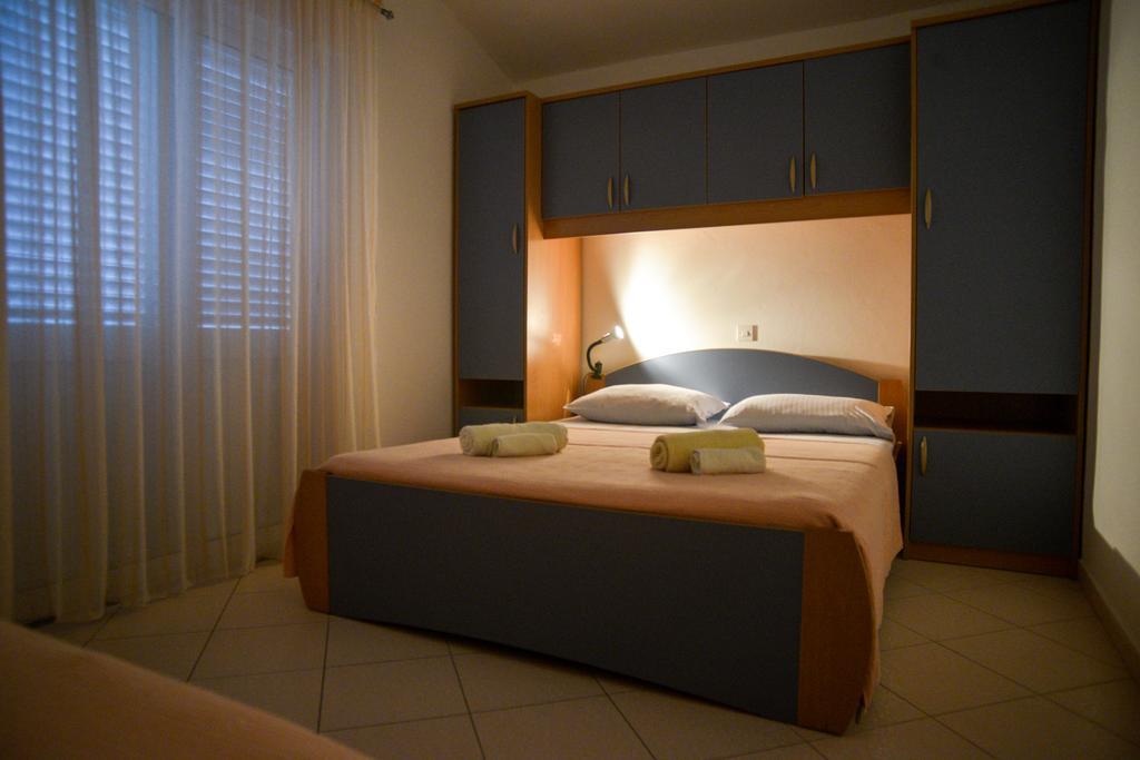 Apartments Lonic Kukljica Ngoại thất bức ảnh