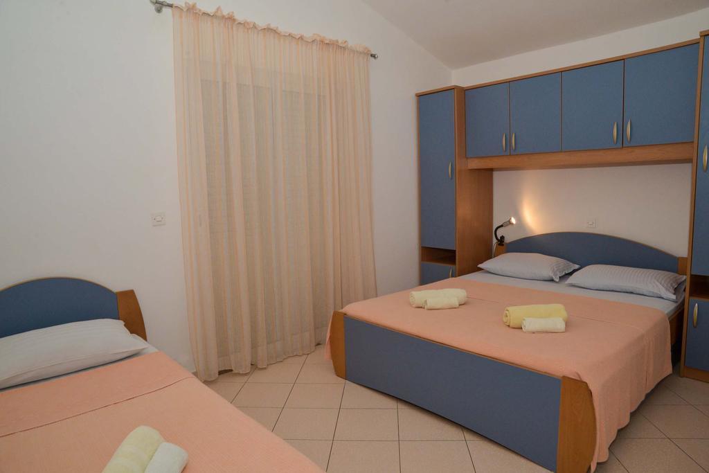 Apartments Lonic Kukljica Ngoại thất bức ảnh
