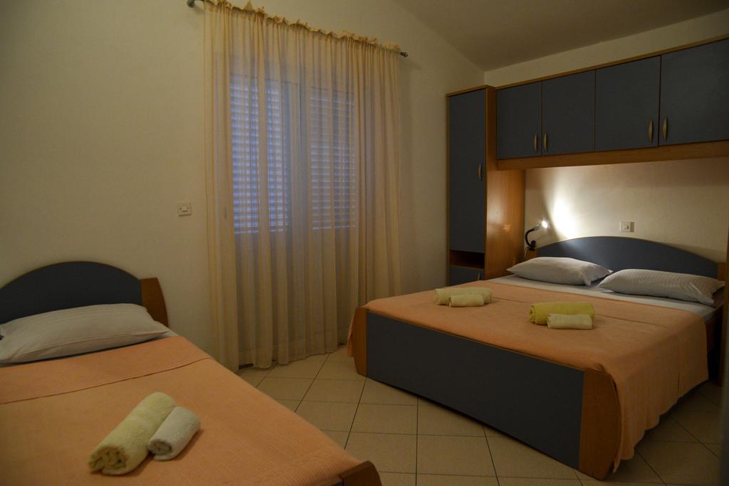 Apartments Lonic Kukljica Ngoại thất bức ảnh
