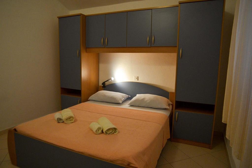 Apartments Lonic Kukljica Ngoại thất bức ảnh