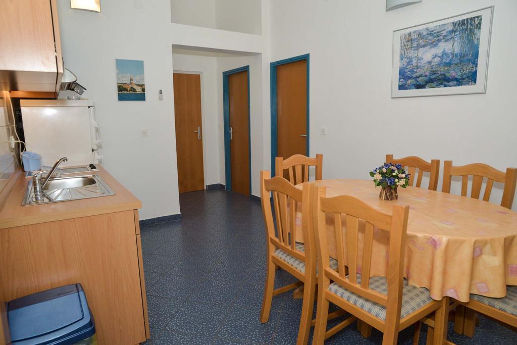 Apartments Lonic Kukljica Ngoại thất bức ảnh