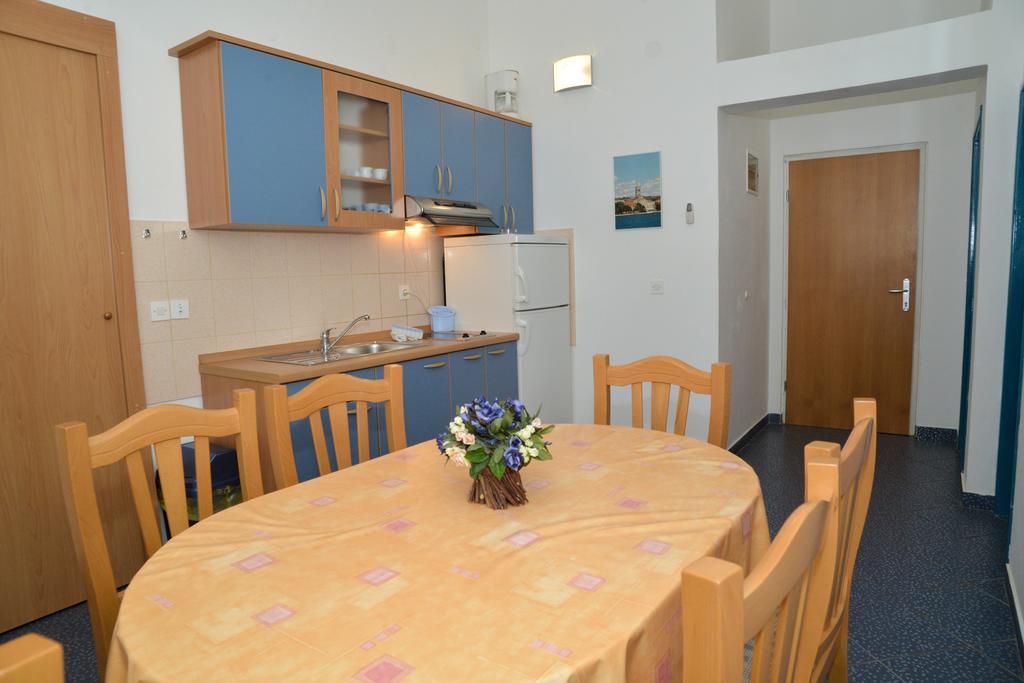 Apartments Lonic Kukljica Ngoại thất bức ảnh