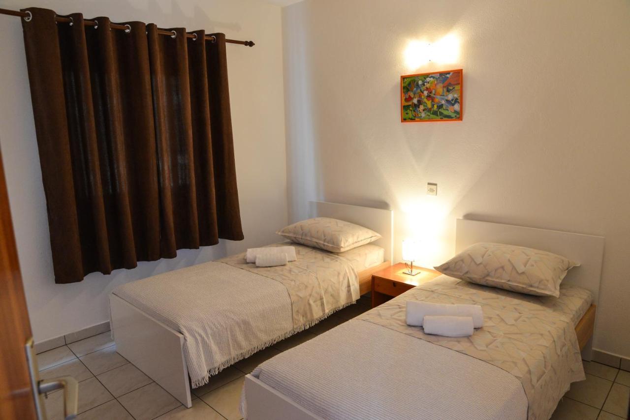 Apartments Lonic Kukljica Ngoại thất bức ảnh